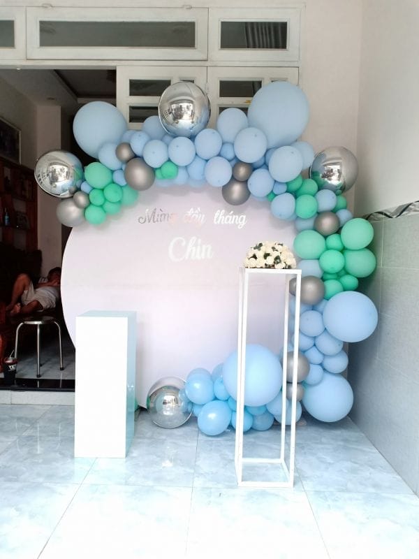 Backdrop đầy tháng bé màu trắng xanh BBBN155