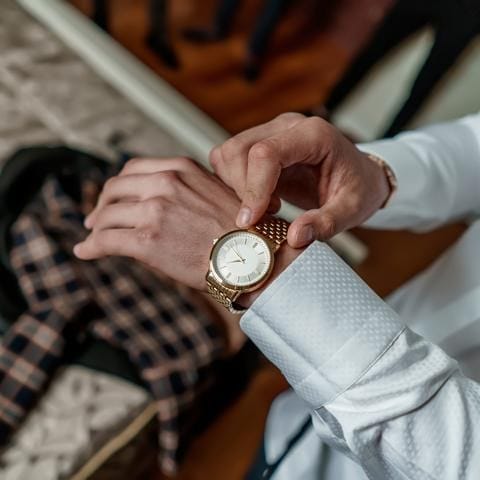 p84vpp8j0ssqyjau6r9dswpvnijlmbnx26k1cgckegq5iihwe-cgxxppschargrgom1xdafubrde424xx9oicthytlr36eiogrwg_ywds71zbrlbqh7udh3v3dujakoxa5d9-kvj Đồng hồ vàng cho món quà sinh nhật lần thứ 50 của chồng