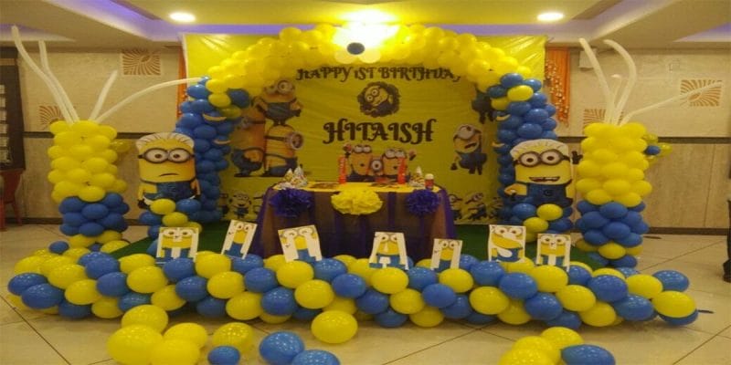 Sân khấu sinh nhật sinh động với hình ảnh Minion