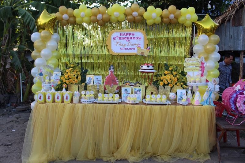 Sinh nhật cho con gái chủ đề màu vàng