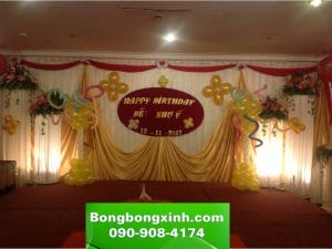 /></p> <p>sân khấu.</p> <p><img src=