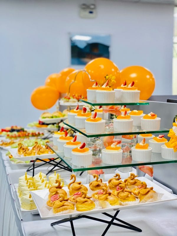 Trang trí bàn tiệc hay bàn buffet thật sang trọng và hấp dẫn