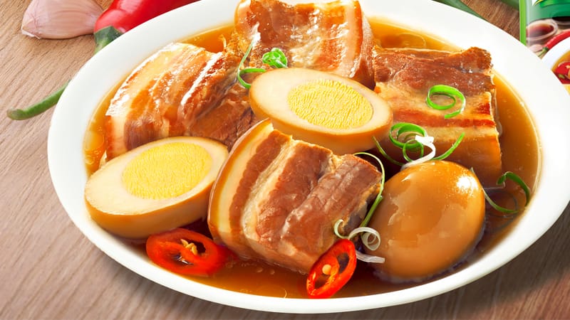 Trang trí Thịt Kho Hột Vịt thật ngon mắt