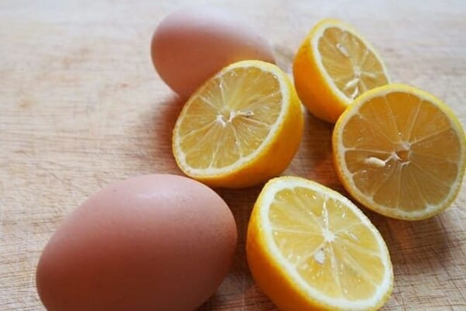 7 cách loại bỏ mụn cám nhanh chóng tự nhiên tại nhà Chanh và lòng trắng trứng