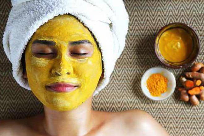 Trị tàn nhang bằng tinh bột nghệ có tốt hay không? Mặt nạ nghệ sữa tươi