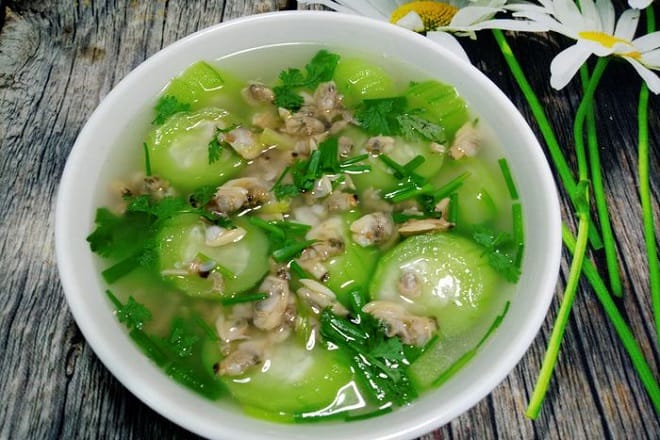 Bí đao nấu hến 