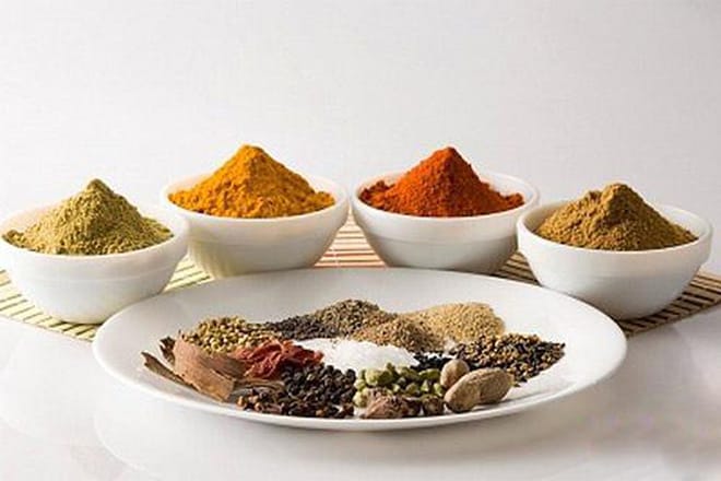 Đắp mặt nạ thuốc bắc trị nám