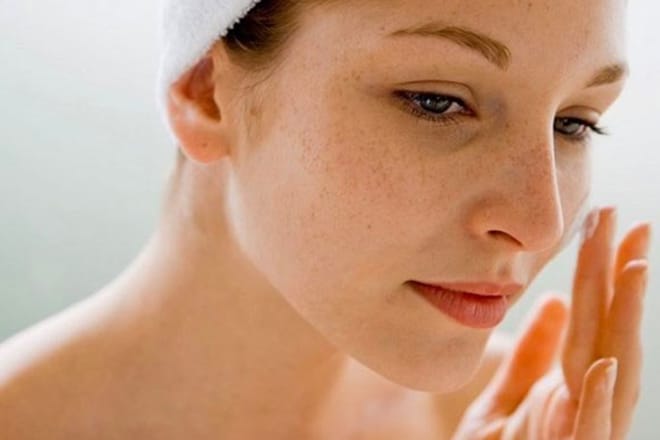 Những cách trị tàn nhang an toàn và tiết kiệm Bôi thuốc trị tàn nhang