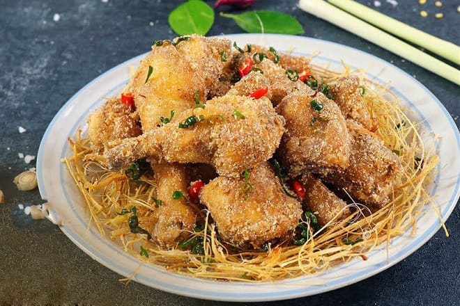 Gà rang muối ngon với 2 cách làm cho hương vị khác nhau Gà rang muối ngon