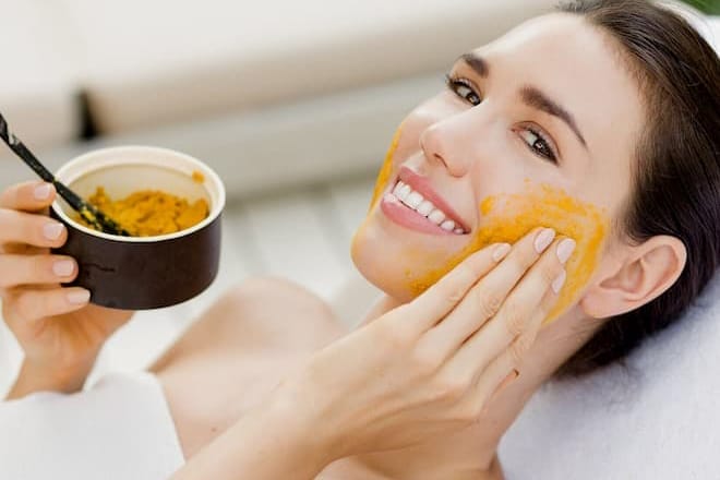 Bột nghệ trị tàn nhang tại nhà với 3 công thức hiệu quả nhất 206754 anh dai dien bot nghe tri tan nhang