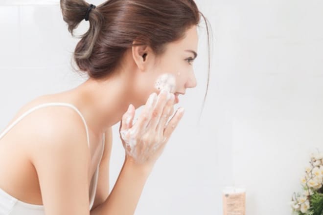 Review kem dưỡng trắng da Pond's White Beauty ngày và đêm dọn dẹp