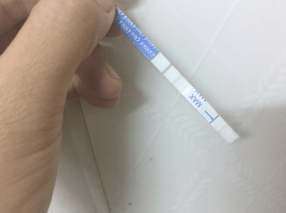 Ý nghĩa của 2 que thử thai đậm, nhạt và nhạt là gì?  - 5