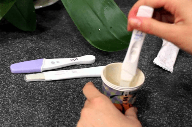 Ý nghĩa của 2 que thử thai đậm, nhạt và nhạt là gì?  - đầu tiên