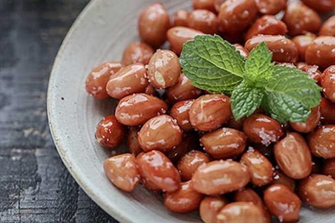 Rang đậu phộng trong nồi chiên không dầu rất ngon, giòn và không bị cháy mon lac rang