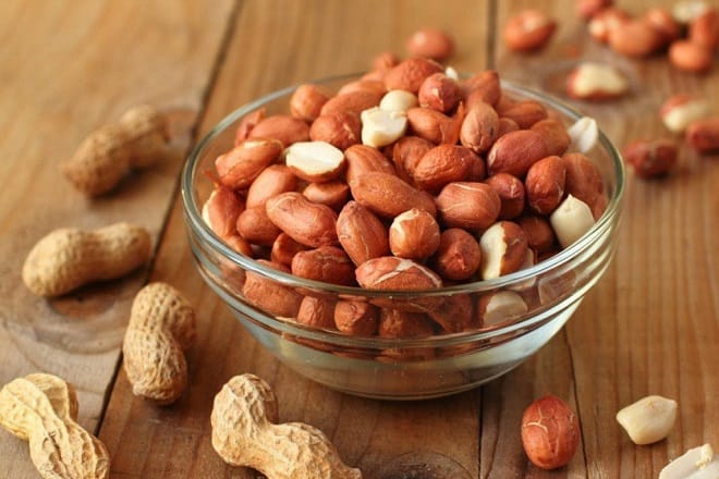 Rang đậu phộng trong nồi chiên không dầu rất ngon, giòn và không bị cháy Tôi đã chọn một cây phong ngon