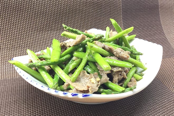 207535 thit bo xao mang tay