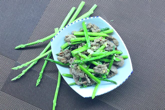 Thịt bò xào măng tây ngon