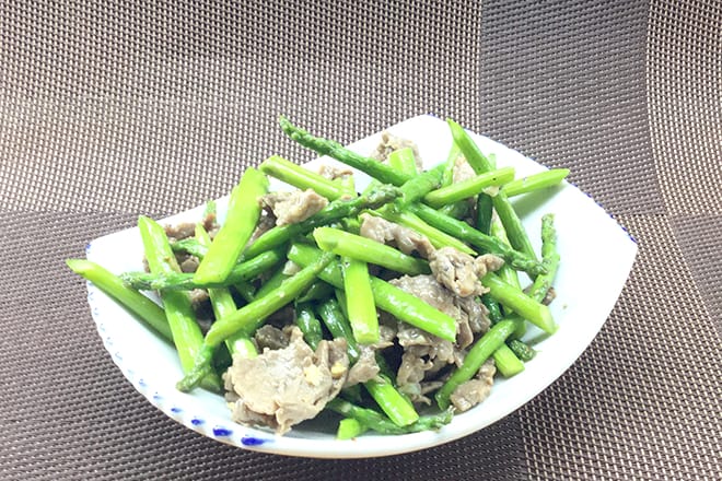 Thịt bò xào măng tây tỏi