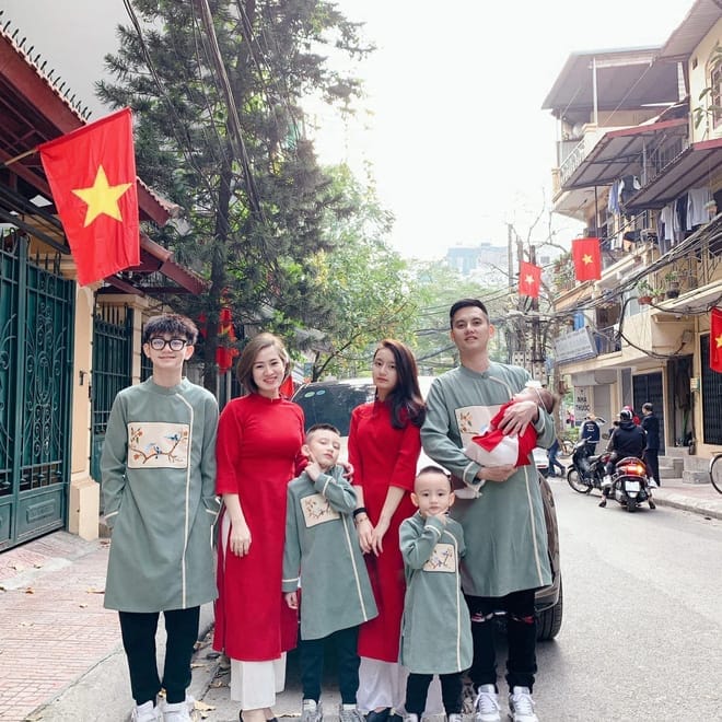 me 5 con nuoi con 2 16371237978081851158049 16371238423261657910784