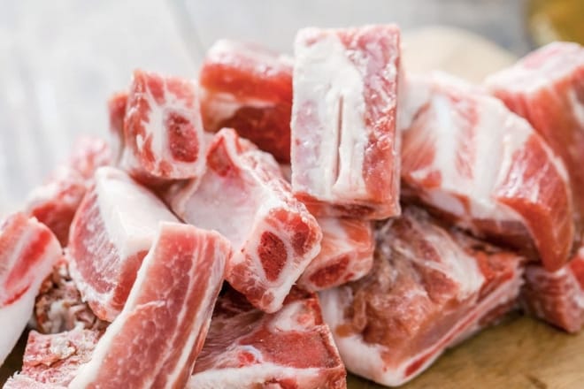 Sườn non kho nước dừa 2022 Làm thế nào để chọn một con lợn con?