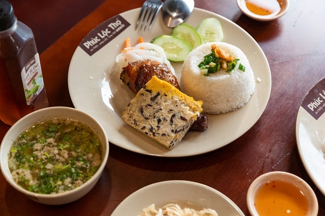 Top 9 địa chỉ đặt cơm văn phòng cao cấp, chất lượng và bổ dưỡng Cơm tấm Phúc Lộc Thọ