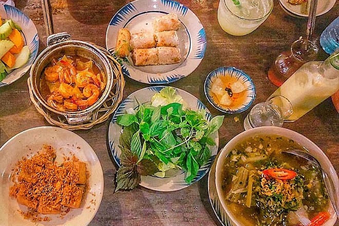 Top 9 địa chỉ đặt cơm văn phòng cao cấp, chất lượng và bổ dưỡng Cơm trưa văn phòng cao cấp tại cửa hàng Sở Gạch