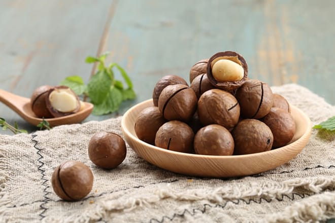 Ăn hạt gì trong ngày Tết? Top 11 loại hạt ngon và bổ dưỡng thể hiện lòng hiếu khách Ăn Macca ngày Tết bằng hạt gì?