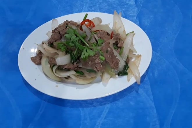 Thịt bò xào hành ớt đơn giản