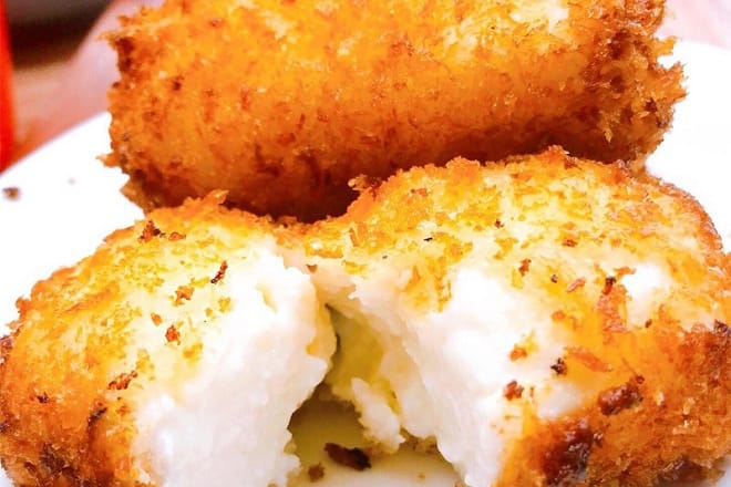 5 cách làm sữa tươi giòn tan tại nhà cực béo ngậy Bánh bột chiên sữa thơm ngon