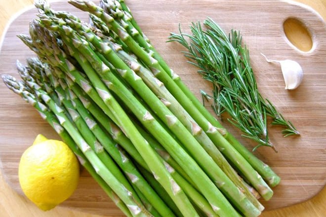 Cách làm món măng tây xào tỏi đơn giản và ngon nhất mang tay