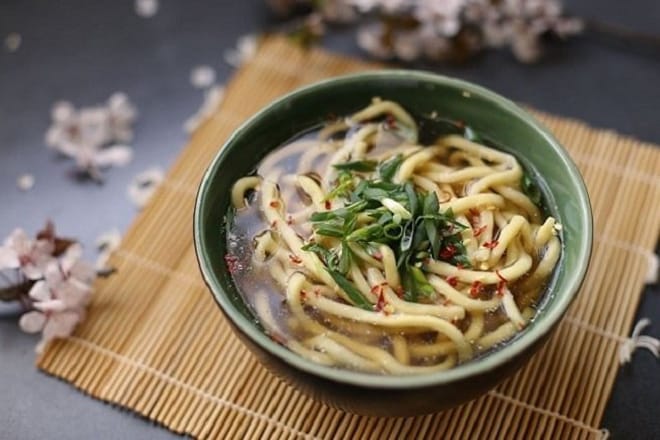 Giải mã mì udon - Món ăn “trứ danh” của Xứ sở Hoa anh đào mi kake udon
