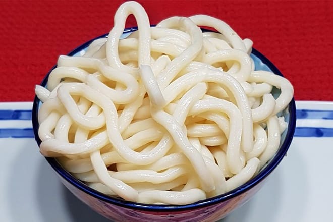 Giải mã mì udon - Món ăn “trứ danh” của Xứ sở Hoa anh đào Soi mi udon