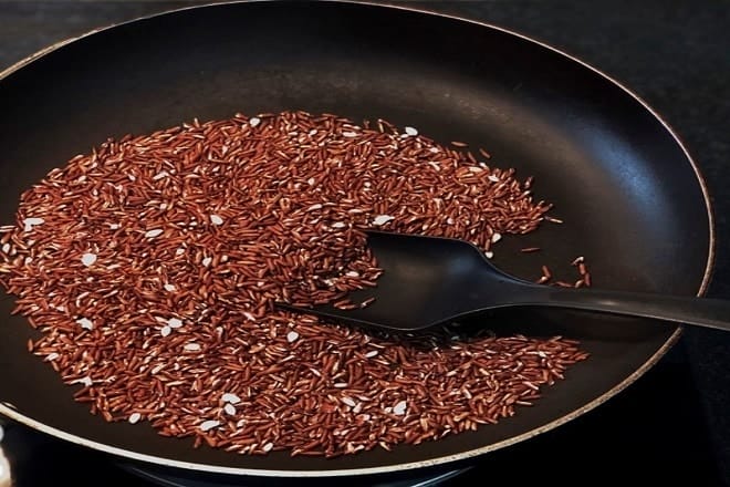 8 cách đơn giản để chế biến món ăn ngon và tốt cho sức khỏe gạo lứt rang