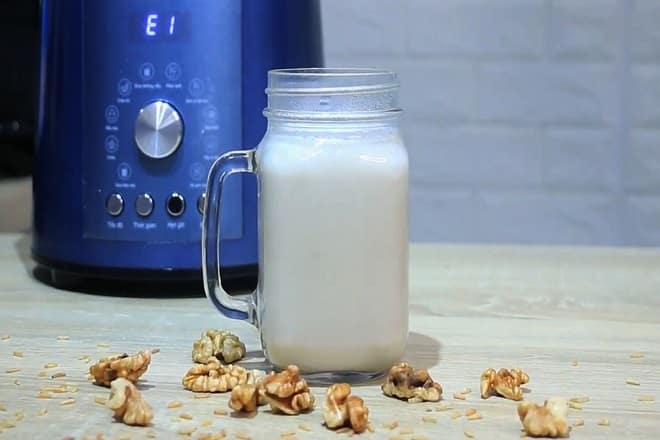 8 cách đơn giản để chế biến món ăn ngon và tốt cho sức khỏe Sữa gạo lứt óc chó