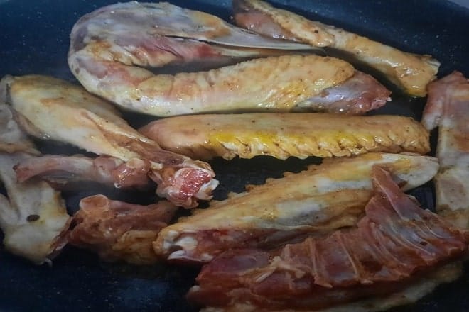 Ướp và chiên thịt vịt