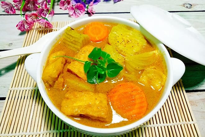 3 cách nấu cà ri chay đơn giản cho bữa cơm cà ri rau