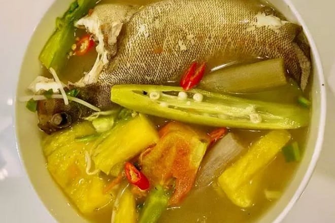 Cùng nấu canh chua bông súng cá mú