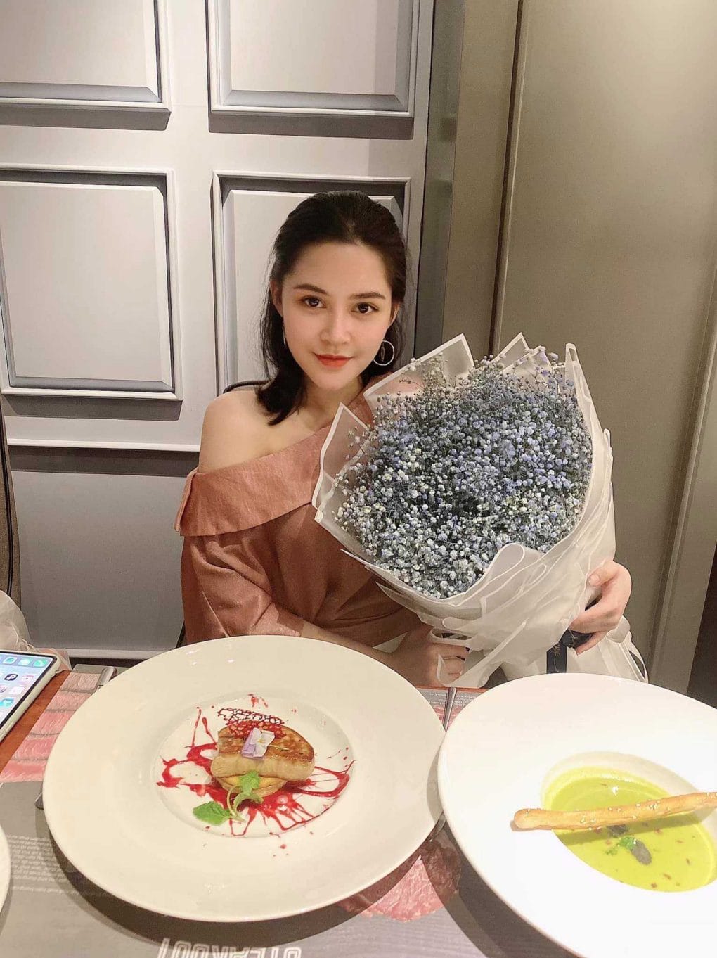 Vợ Hotmom ngắm túi hàng trăm triệu, chồng di chuyển không 1 động thái thừa khiến chị em chỉ ước ao - Ảnh 6.