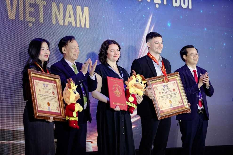 Apollo tổ chức thành công buổi lễ tôn vinh đông đảo khán giả Cambridge và có nhiều học sinh đạt điểm tuyệt đối nhất - Ảnh 1.