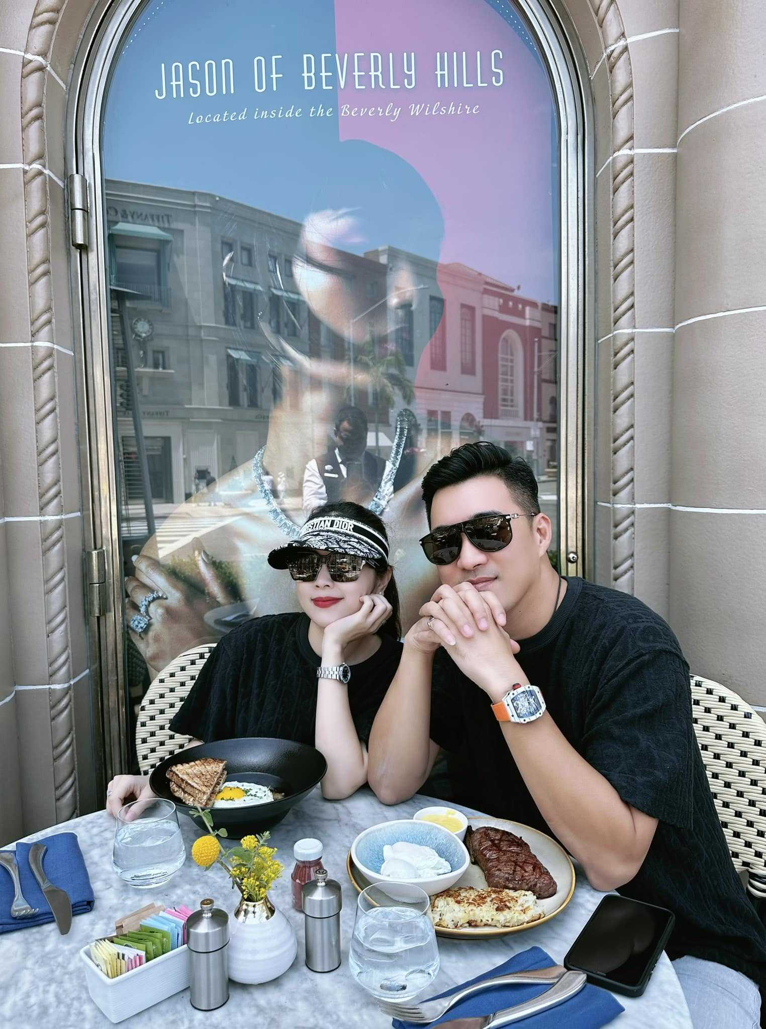 Hang Bag và bạn trai tung loạt ảnh du lịch lãng mạn, chứng minh họ là người nhà 35809482210160544902769663701742989760823037n 16894798968071138713502 1689486872434 16894868725711984822570