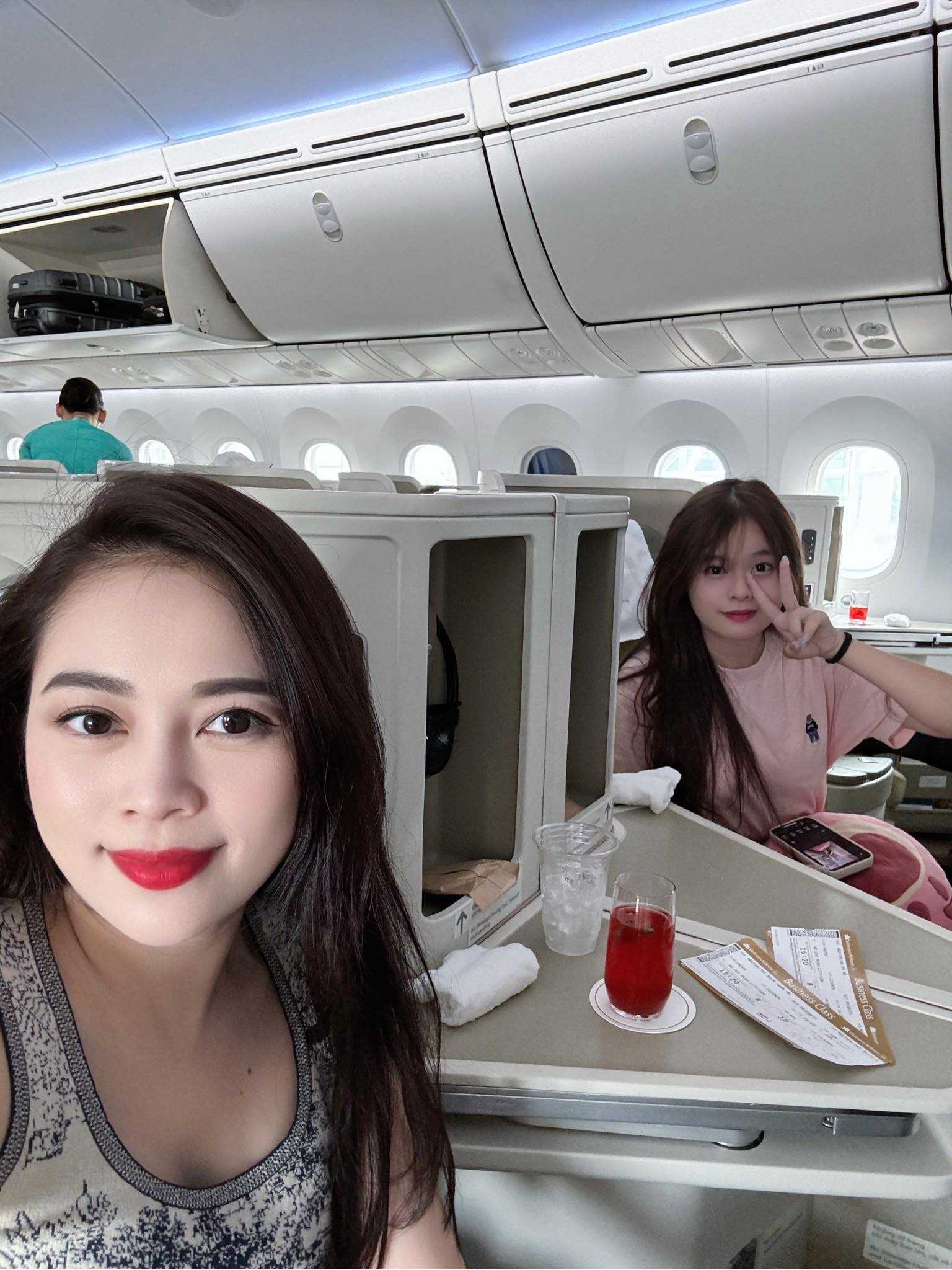 Ngỡ ngàng trước vẻ ngoài trẻ trung của con gái Hàng Túi con gai hang tui1 17182495930051828330550