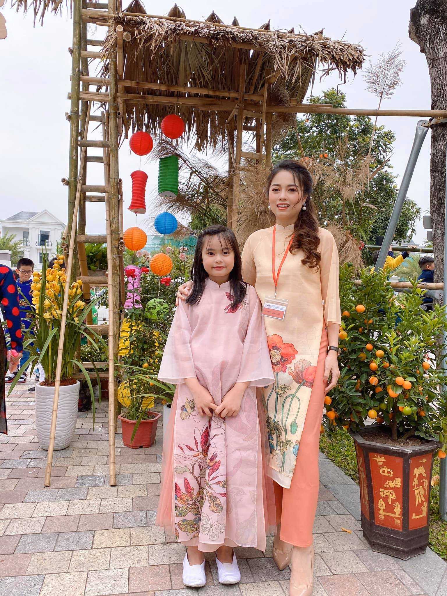 Ngỡ ngàng trước vẻ ngoài trẻ trung của con gái Hàng Túi con gai hang tui4 17182495931551330016798