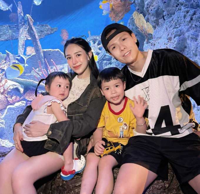 Đăng ảnh dễ thương cùng cả gia đình đi du lịch, con gái ông trùm Minh Nhua gây ngưỡng mộ vì bụng bầu to không một vết rạn - Ảnh 2.