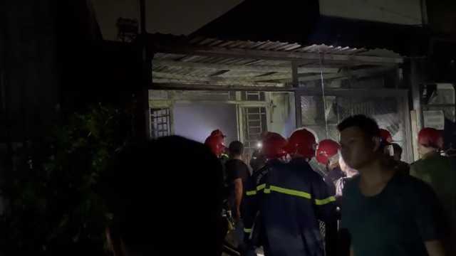 Cháy nhà trong đêm mừng sinh nhật ở TP HCM: Người phụ nữ quay lại lấy điện thoại, tử vong vì ngạt khói - Ảnh 1. Cháy nhà trong đêm mừng sinh nhật ở TP HCM: Người phụ nữ quay lại lấy điện thoại, tử vong vì ngạt khói - Ảnh 1.